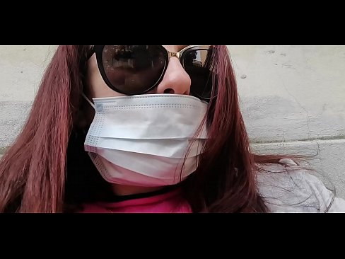 ❤️ Η Νικολέτα εκδικείται τον γείτονά της και κατουράει στο γκαράζ του (Ειδικό Covid19 Ιταλική καραντίνα) ❤️ Πόρνο ❌❤