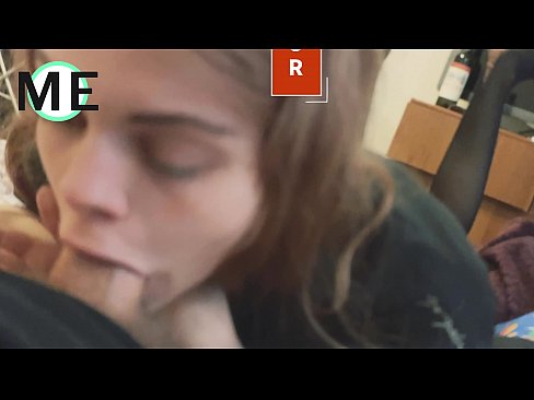 ❤️ Πούτσος στο λαιμό της, σκισμένο καλσόν και σκισμένα τακούνια ❤️ Πόρνο ❌❤
